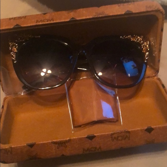 McM sunglasses Authentic come with case and cloth - Picture 4 of 8
